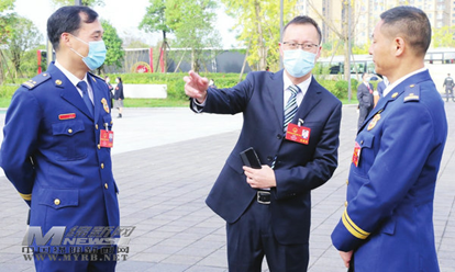 勾总参见人大 (3)
